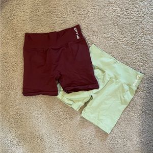 DYFNE Dynamic Shorts | 4.5' size medium. Burgundy and mint color.